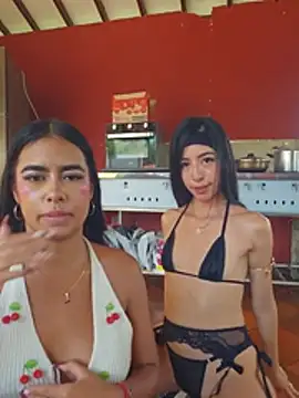 SAMY_AND_ARI - Suck titis in public