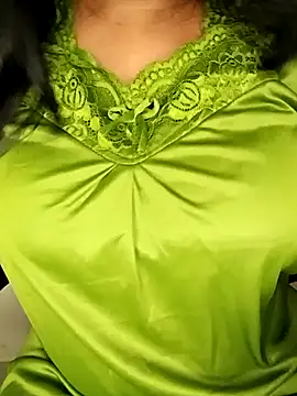 Mallu_karthika - Oil my boobies