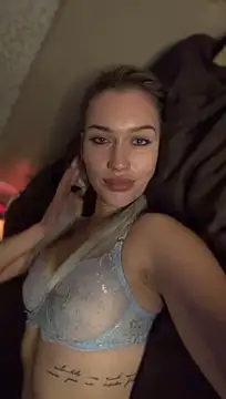 KikiWatson - Take off bra 🔞😍