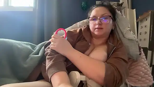 Squirtlegirly - Titties out - open for private cum fo me