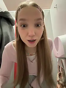 Bambi_lu - spy naked boobies under top🍒