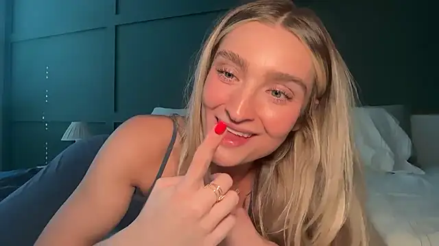 Meggsworld - lotion naked bodyy ;))