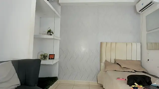 Marcela_cepeda - SPREAD PUSSY CLOSE TO CAM