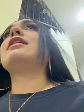 Danii_vg1 - Squirt in batrhoom public