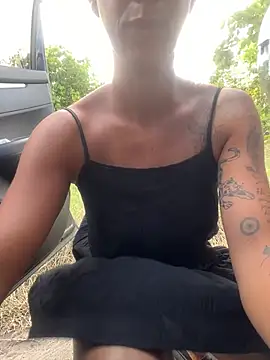 Brunaferrazz - 🔥 MOSTRAR BICO DO PEITO NA RUA