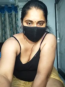 Doly_thebubbly - Boobs oil massage in public..