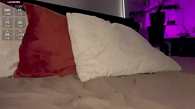 Milavane - BIG DILDO IN TIGHT KITTY