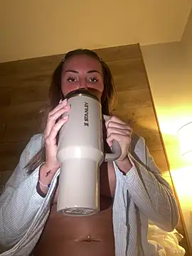Selena_xxx - Spit on tits and play with them 🫦