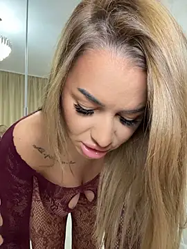 KirstieVegas - Uncover boobies+squeeze them😈🎁LT