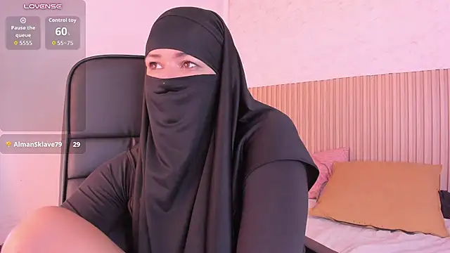 Layla_arabelle - show boobs