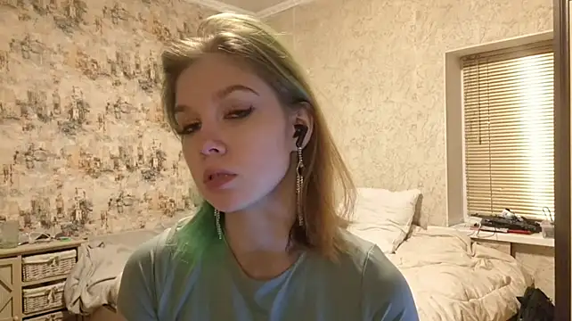 KymberlyKarhoff - Gently stroke my legs