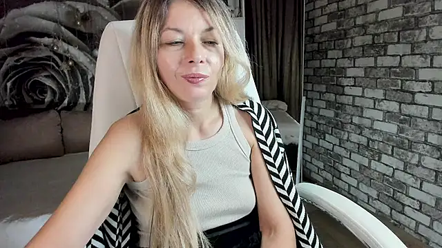 Eva_Melow - Show tits