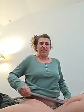 GloriaVeil - Show my boobs and make my nipples hard🍒