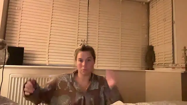 Erincheshire - LT GETS 10 MIN SQUIRT TAPE