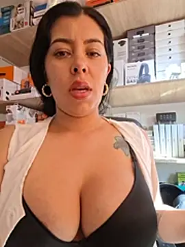 Luianna - Oil on ass show + spanking