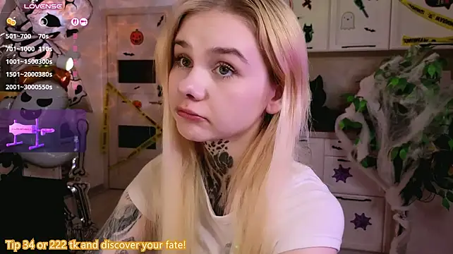Britney_Lynch - hand in panties+play with clitoris