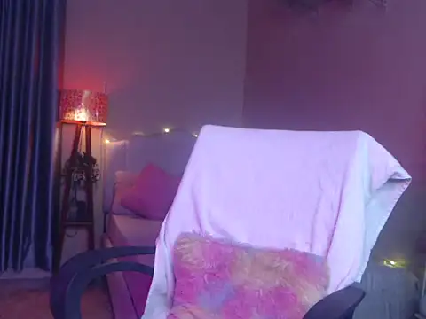 Velvet_Queen1 - leg spread