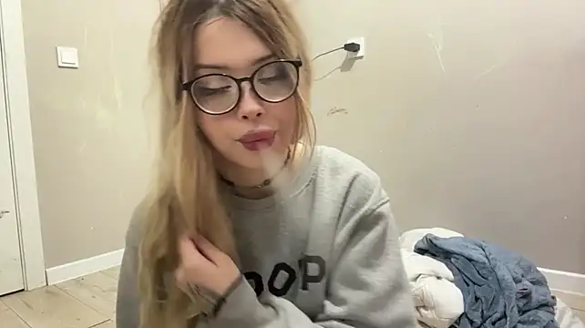 Miafruit - Doggy pose+Slap my ass x5