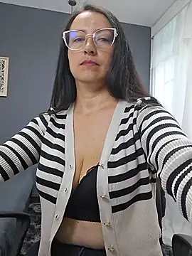 Lauryn_Jones - SHOW TITS