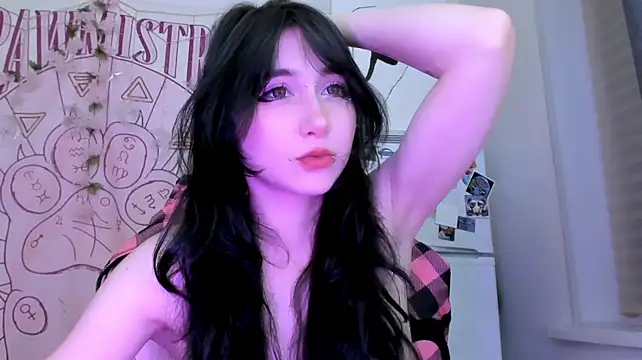 Holy420lolii - doggy pose!