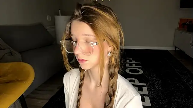 Kissme_Kira - drool suck fingers