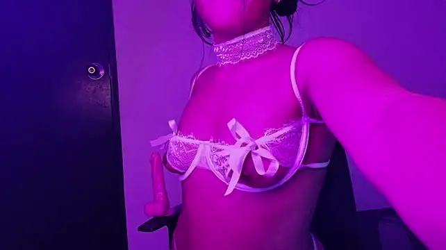 NIKKYTHORNE - Bra off + Skip Boobs