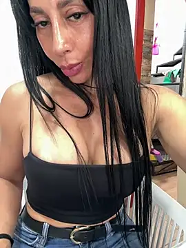 Kenia_castro1 - “Fill me with love for my birthday 💋🎂