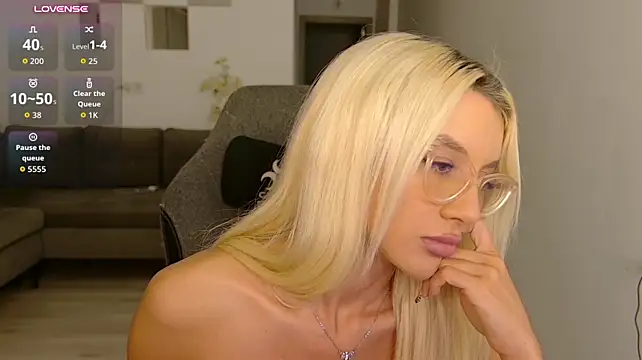 LovelyBianca - PUSSY PLAY 😈💦