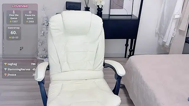 Fiona_999 - 新人莫妮卡，23岁上下超粉，手指难进入，小黑屋有你喜欢得