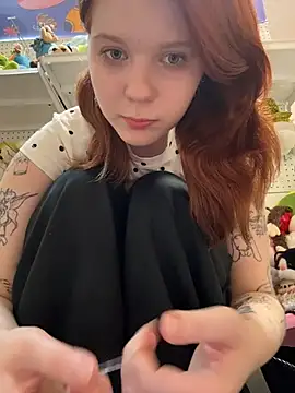 Freaky__Nikki - rub my tits under the top