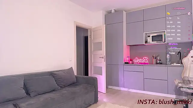 Mikkixmeow - My pussy dance over big D