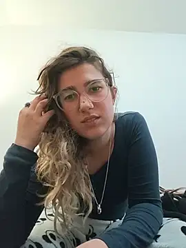 GloriaVeil - Show my boobs and make my nipples hard🍒
