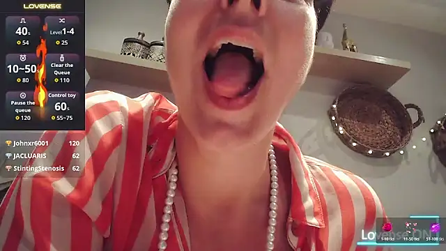 Katie43gr - i fuck my pussy doggy style