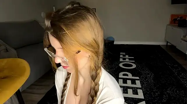 Kissme_Kira - drool suck fingers