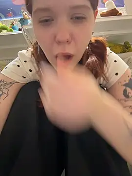 Freaky__Nikki - rub my tits under the top