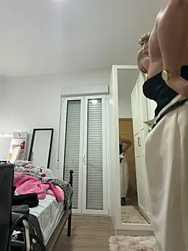 Noraheavenxo - take off top and show boobs 🫦