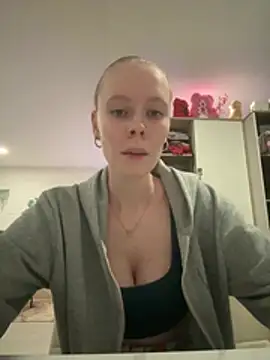 JanaLady - Massage Boobs in Bra 😩