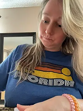 Vivian_MayXxX - 💦Squirt 4U-Last tipper gets 3 videos