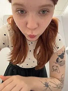 Freaky__Nikki - take off my top and open door