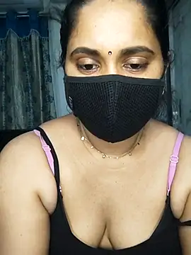 Doly_thebubbly - Boobs oil massage in public..