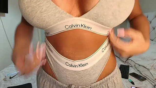 Ultimate_PAWG - TIP 100 FOR BOOTY VID & TIT PIC