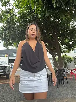 LariiHotWife - Mamar o mecânico