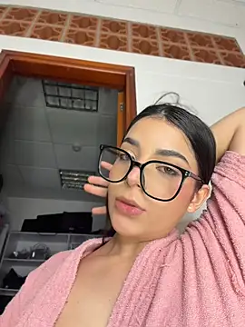 ArieliciousXXX - FINGERING PUSSY IN PUBLIC BATHROOM😈