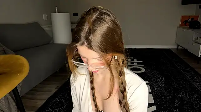Kissme_Kira - drool suck fingers