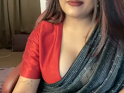 Shanayaaa_1 - OIL on my neck, titts, belly