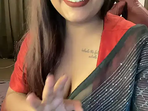 Shanayaaa_1 - OIL on my neck, titts, belly