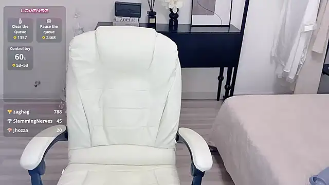 Fiona_999 - 新人莫妮卡，23岁上下超粉，手指难进入，小黑屋有你喜欢得