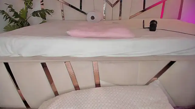 Hot_booty_ - finger in pussy