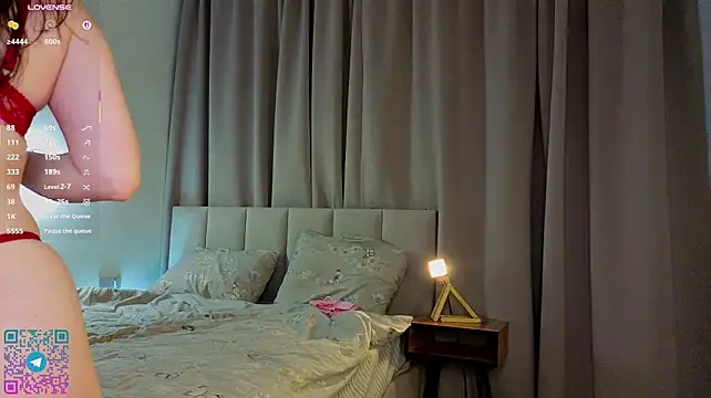 MadgeGoo - Tease my clit under panty!