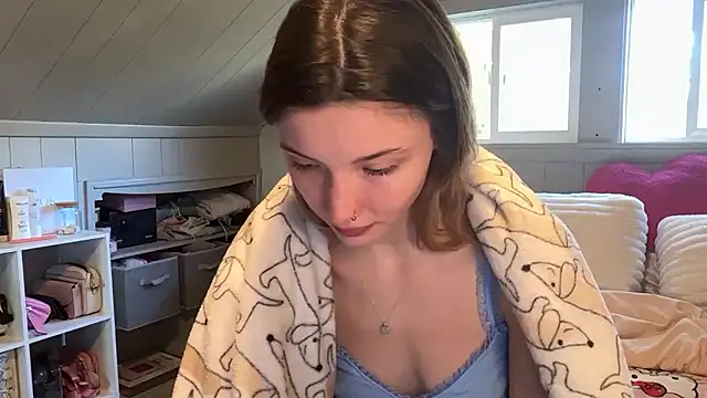 Kaialuvv - Strip to lingerie